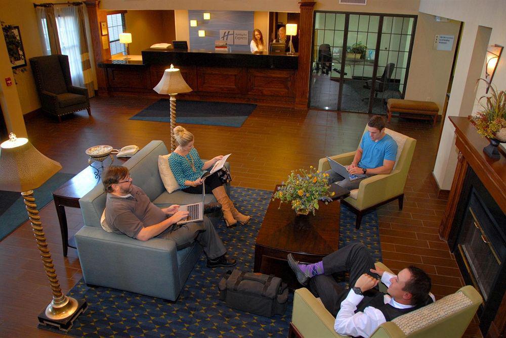 La Quinta By Wyndham Jonesboro Hotel Exterior photo