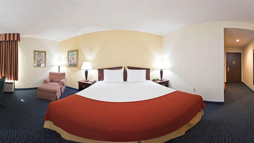 La Quinta By Wyndham Jonesboro Hotel Exterior photo