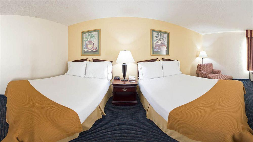 La Quinta By Wyndham Jonesboro Hotel Exterior photo